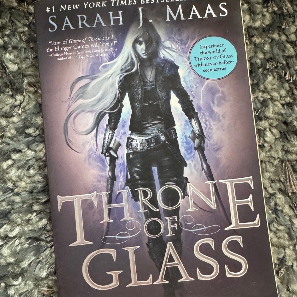 Throne of Glass Sarah J Maas Paperback
